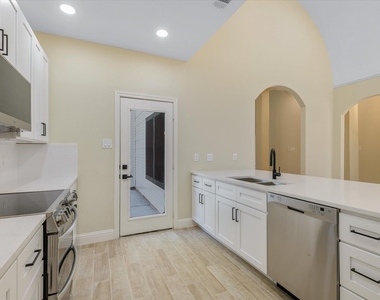 2126 Windmill Drive - Photo Thumbnail 9