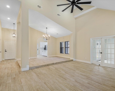 2126 Windmill Drive - Photo Thumbnail 3