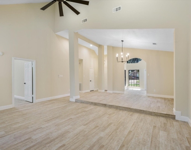 2126 Windmill Drive - Photo Thumbnail 4