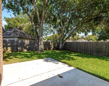 2126 Windmill Drive - Photo Thumbnail 22