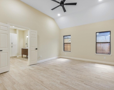2126 Windmill Drive - Photo Thumbnail 12