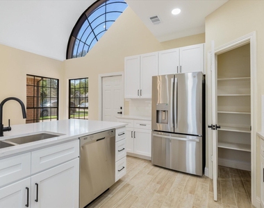 2126 Windmill Drive - Photo Thumbnail 8