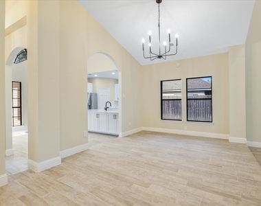 2126 Windmill Drive - Photo Thumbnail 5