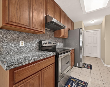 11107 Creekline Meadow Court - Photo Thumbnail 12