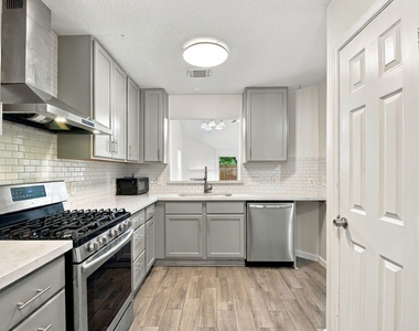 6331 Canyon Rock Way - Photo Thumbnail 16