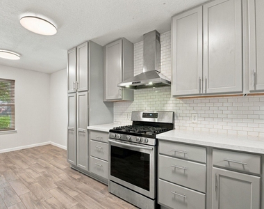 6331 Canyon Rock Way - Photo Thumbnail 15