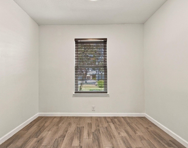 6331 Canyon Rock Way - Photo Thumbnail 18