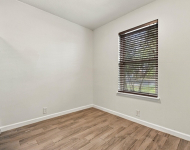 6331 Canyon Rock Way - Photo Thumbnail 19
