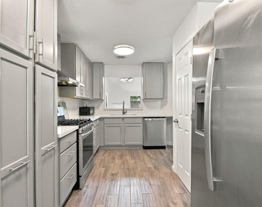 6331 Canyon Rock Way - Photo Thumbnail 14