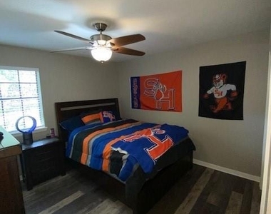 2402 Sycamore Avenue - Photo Thumbnail 5