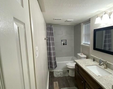 2402 Sycamore Avenue - Photo Thumbnail 8