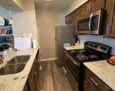 2402 Sycamore Avenue - Photo Thumbnail 3