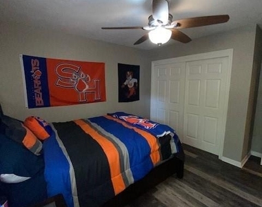 2402 Sycamore Avenue - Photo Thumbnail 6