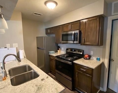 2402 Sycamore Avenue - Photo Thumbnail 2