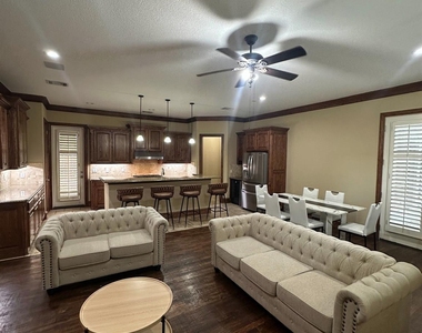 4516 Gilbert Avenue - Photo Thumbnail 12