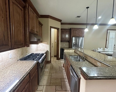 4516 Gilbert Avenue - Photo Thumbnail 7