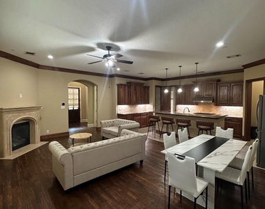 4516 Gilbert Avenue - Photo Thumbnail 11