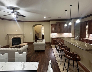 4516 Gilbert Avenue - Photo Thumbnail 15