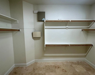 4516 Gilbert Avenue - Photo Thumbnail 34