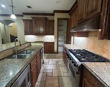 4516 Gilbert Avenue - Photo Thumbnail 9
