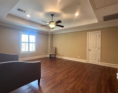 4516 Gilbert Avenue - Photo Thumbnail 37