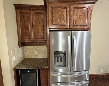 4516 Gilbert Avenue - Photo Thumbnail 10