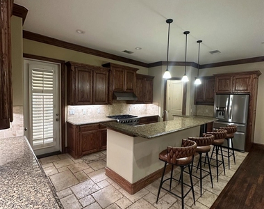 4516 Gilbert Avenue - Photo Thumbnail 6
