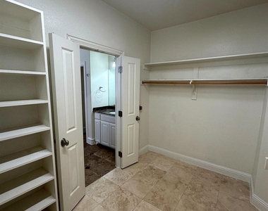 4516 Gilbert Avenue - Photo Thumbnail 18