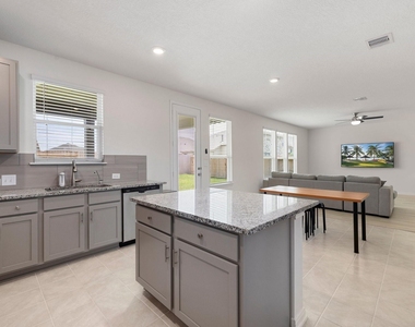 7618 Coral Key Drive - Photo Thumbnail 18