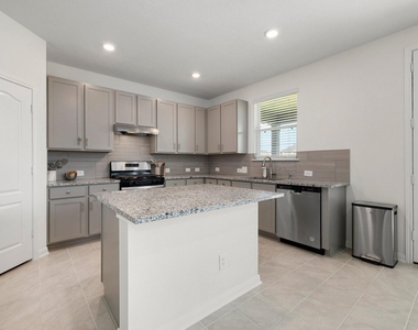 7618 Coral Key Drive - Photo Thumbnail 11