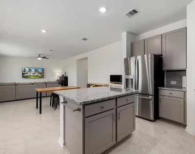 7618 Coral Key Drive - Photo Thumbnail 15