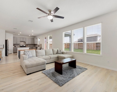 7618 Coral Key Drive - Photo Thumbnail 12