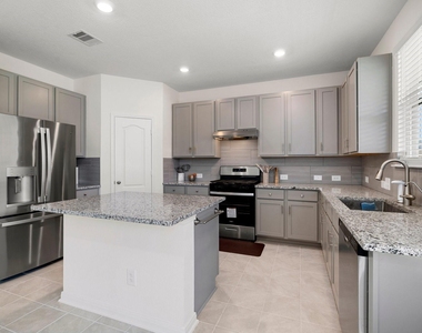 7618 Coral Key Drive - Photo Thumbnail 14