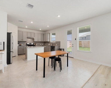 7618 Coral Key Drive - Photo Thumbnail 9