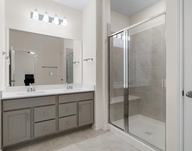 7618 Coral Key Drive - Photo Thumbnail 13