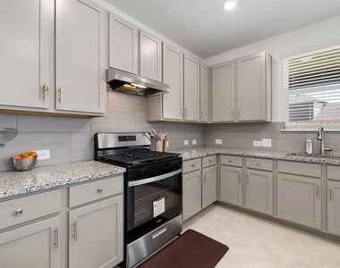 7618 Coral Key Drive - Photo Thumbnail 16