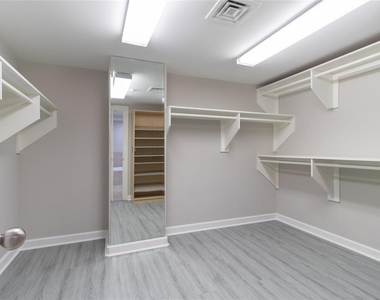 914 Main Street - Photo Thumbnail 9