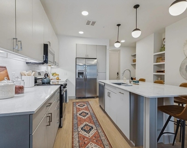 1506 N Prairie Avenue - Photo Thumbnail 2