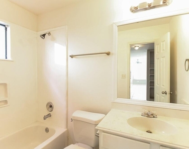 3023 La Estancia Lane - Photo Thumbnail 6