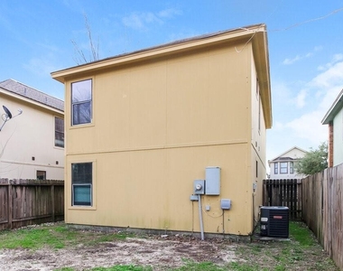 3023 La Estancia Lane - Photo Thumbnail 12