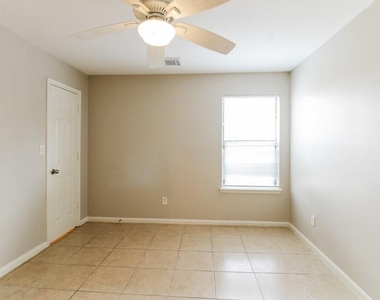 3023 La Estancia Lane - Photo Thumbnail 8