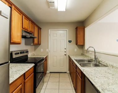 3023 La Estancia Lane - Photo Thumbnail 4