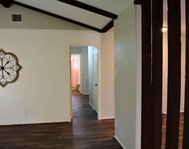 707 N Fork Court N - Photo Thumbnail 7