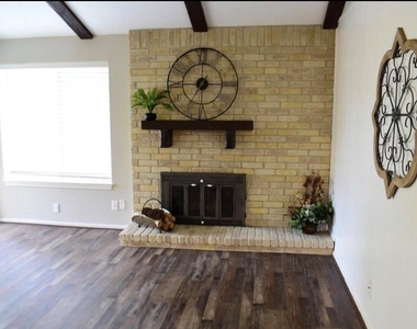 707 N Fork Court N - Photo Thumbnail 5