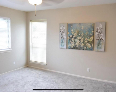 707 N Fork Court N - Photo Thumbnail 16