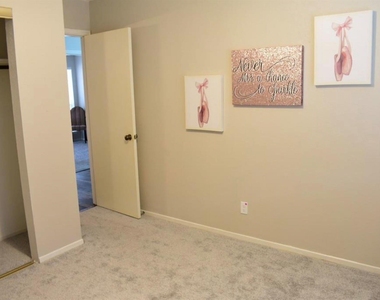 707 N Fork Court N - Photo Thumbnail 23