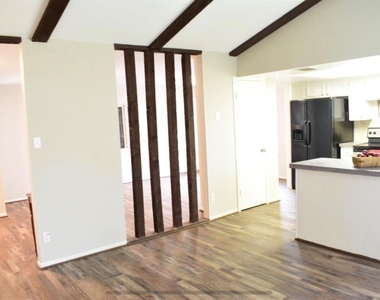 707 N Fork Court N - Photo Thumbnail 8