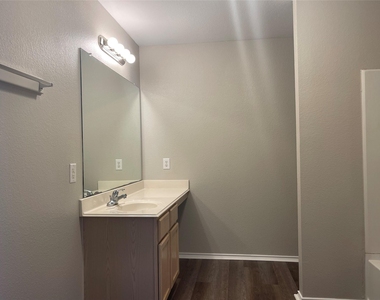 19819 Creston Cove Court - Photo Thumbnail 11