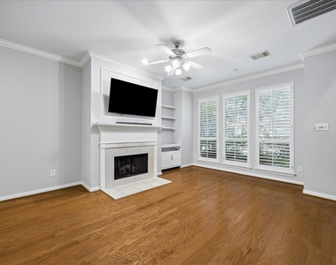 811 W Heights Hollow Lane - Photo Thumbnail 4