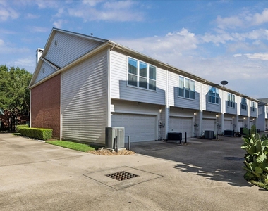 811 W Heights Hollow Lane - Photo Thumbnail 20